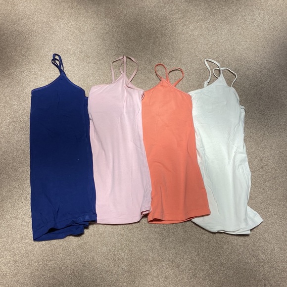 bundle of 4 old navy camisole tank tops - Picture 4 of 7